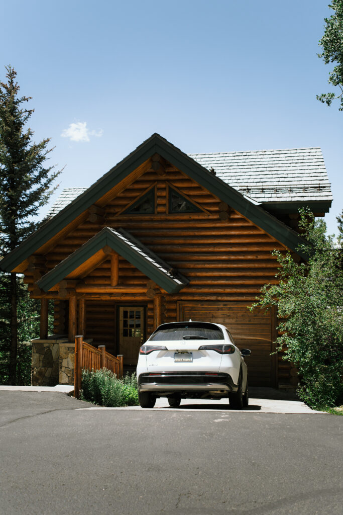 Getting ready photos in cabin in Telluride Colorado